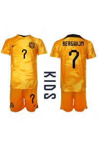 Alankomaat Steven Bergwijn #7 Jalkapallovaatteet Lasten Kotipeliasu MM-kisat 2022 Lyhythihainen (+ Lyhyet housut)